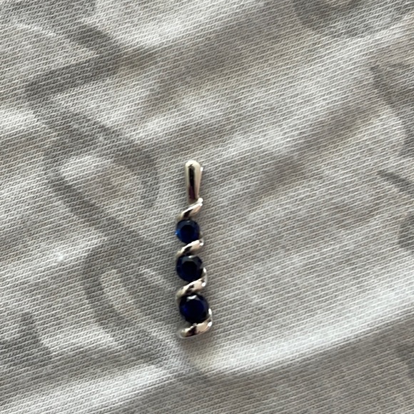 10K White Gold And Blue Sapphire Pendant ❤️❤️ - Picture 1 of 4